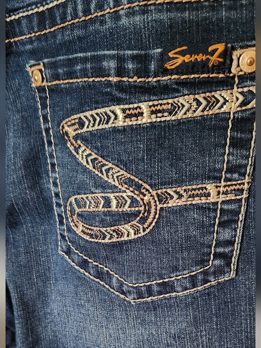 Seven Embroidered Pockets Jean Shorts - Picture 7 of 9